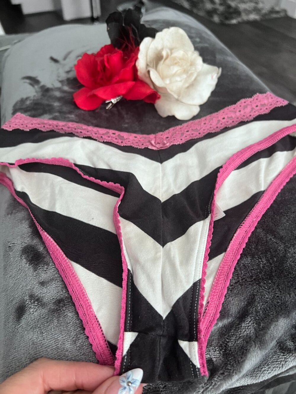 🌸💕Victoria's Secret Black & White Striped Bikini with Hot Pink Trim🫣👀🌸